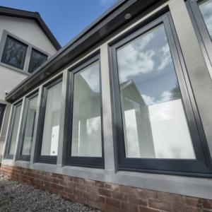 5 Key Benefits of Choosing Aluminum Doors for Your Commercial Property